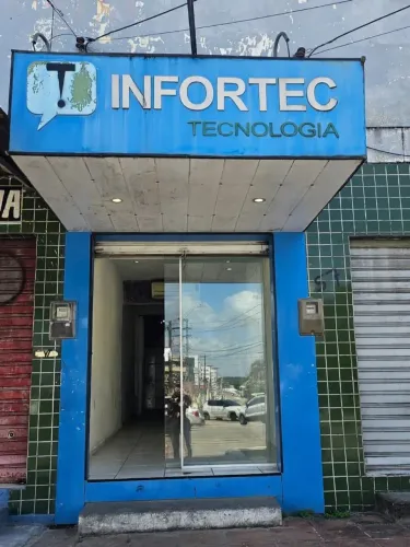 Sala Comercial na Av. Maria Lacerda Montenegro 
