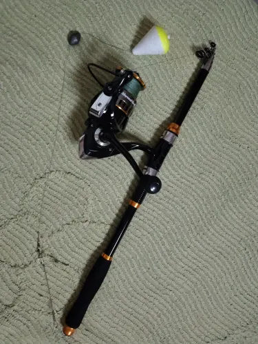 Vara de pesca com molinete