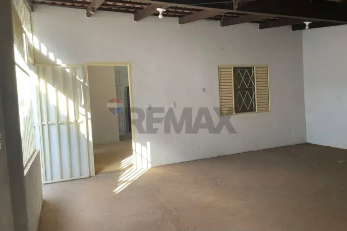 Casa à venda no Jardim Helvécia, em Aparecida de Goiânia, com 293 m² de terreno e aproxima