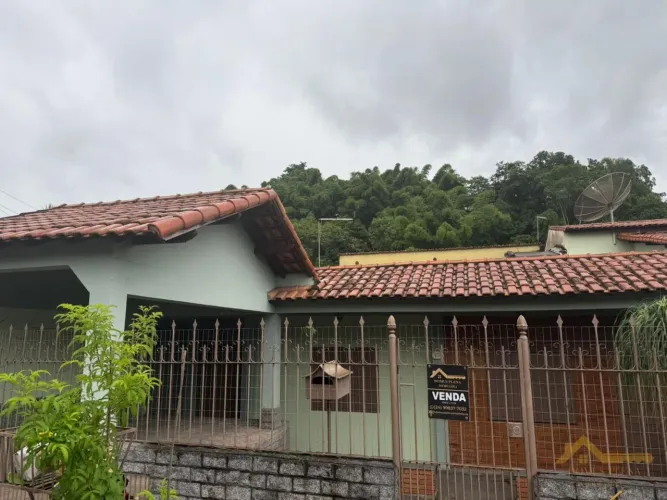 Casa para Venda em Volta Redonda, São Cristóvão, 5 dormitórios, 1 suíte, 3 banheiros, 1 va