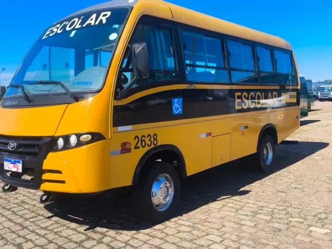 Micro Onibus Volare V8 L 4x4 curto Oportunidade