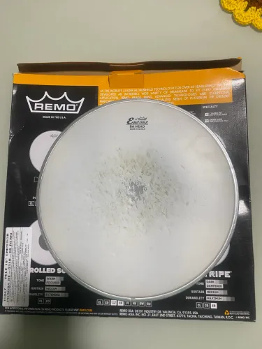 vendo pele REMO ENCORE USADA 10" polegadas