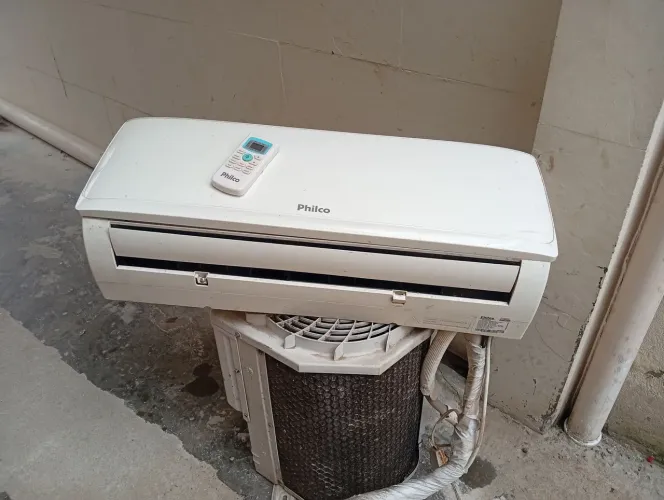 Ar-condicionado Split PHILCO 9.000 BTUs com controle remoto.Gelando muito.