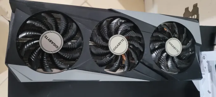Rx 7600 gigabyte triplo fan 8GB