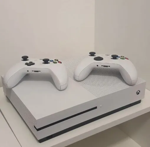 Vende-se Xbox One S