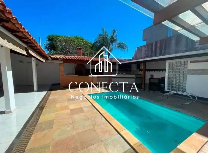 Casa à venda no Jardim Karaíba, Uberlândia - 3 suítes e piscina