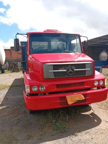 Caminhão Mercedes Benz L1620
