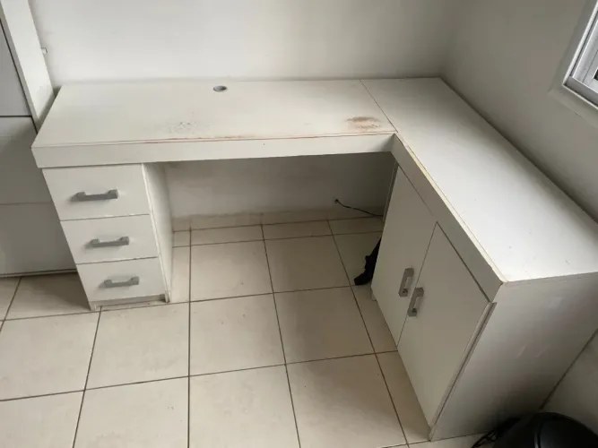 Mesa escritório em L