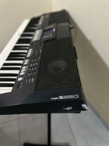 Yamaha psr s550