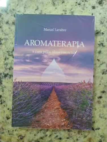 Livro Aromaterapia: A Cura Pelos Óleos Essenciais