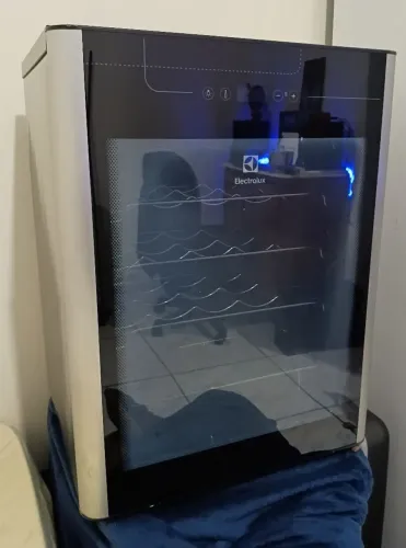 Adega de vinho Electrolux super conservada!
