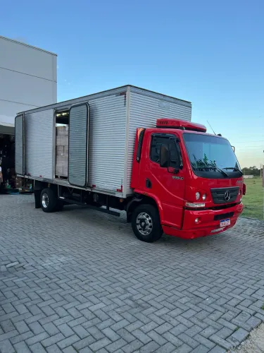 Fretes e transportes caminhão baú 6 metros apartir de 200 reias 