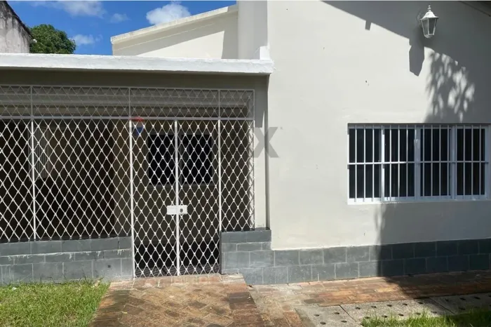 Aluga-se casa em Engenho do Meio