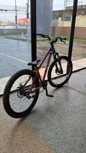 Vende-se bike venzo aro 26, só chama se for pagar, aceito troca em montadinha