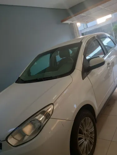 Fiat Grand Siena Essence 1.6 Flex 16V 2014