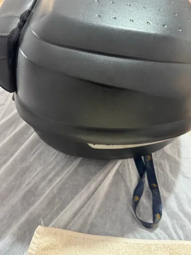 Baú Givi com encosto do garupa
