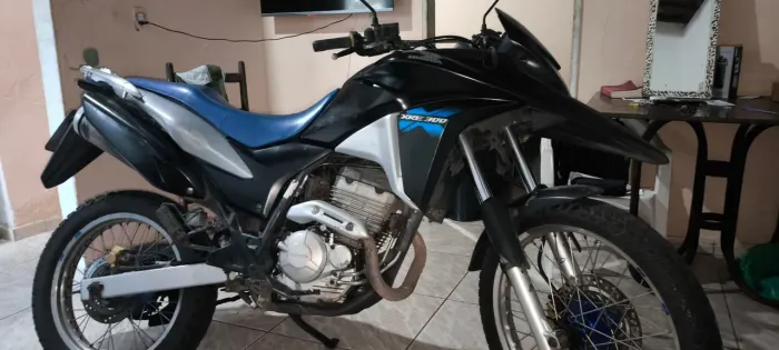 XRE 300 2015
