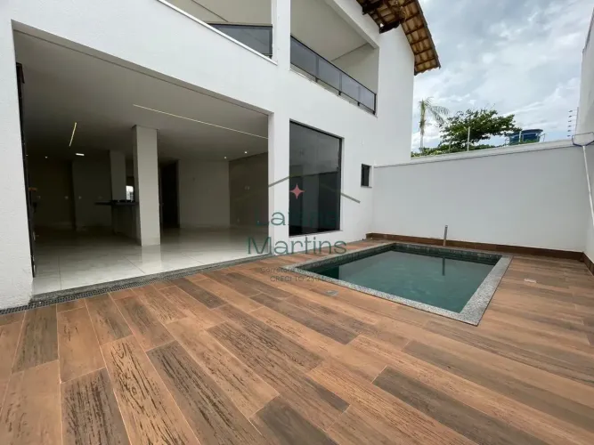 Sobrado espaçosa na 305 sul - 6 quartos (5 suítes) - lote: 360 m² - 4 vagas