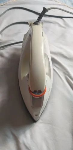 Ferro elétrico Black & Decker, a vapor, modelo X500, 127 volts, 1200 watts, seminov