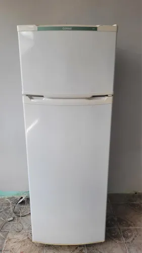 Vende-se geladeira consul em bom estado, 334 Litros.