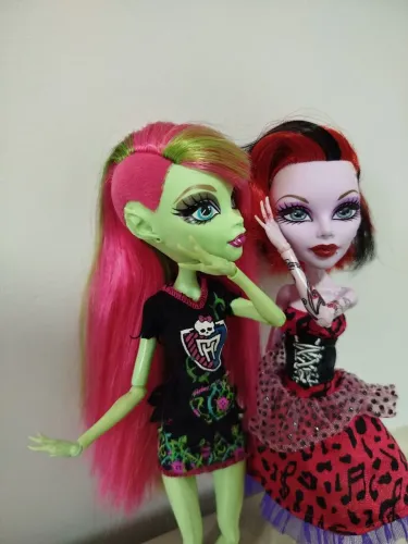 Operetta e Vênus Monster high