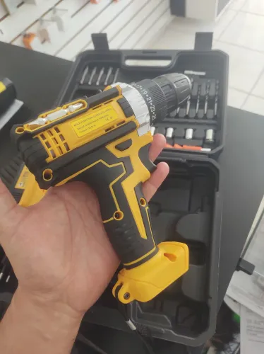 Parafusadeira e Furadeira sem Fio Com duas baterias