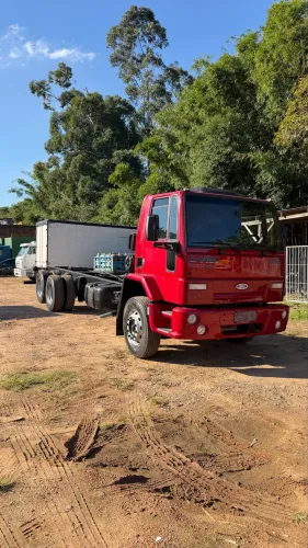 Ford Cargo 4331 6x2 ano 2005 chassi 8,0m