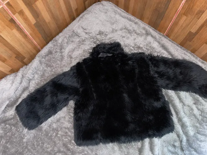 Casaco peludo preto infantil 3 anos