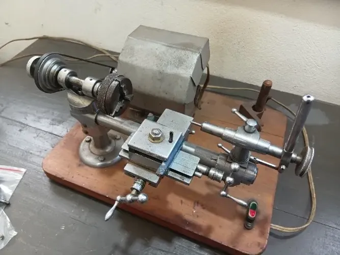 Mini Torno Relojoeiro Lorch Schmidt com motor 110v + acessórios