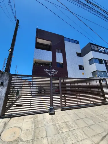Altiplano - Alugo apartamento com 2 quartos sendo 01 suíte, prédio com piscina.