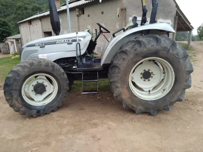 Trator Agrale