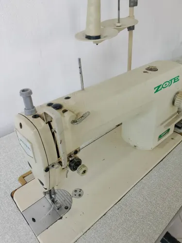 Máquina de costura reta industrial 