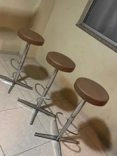 Banquetas Giratórias em Couro Legítimo - R$ 250 cada