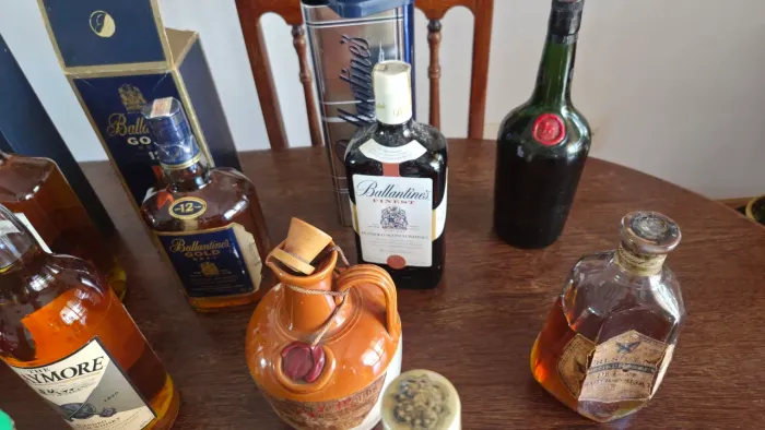 Vendo minha coleção de whiskys