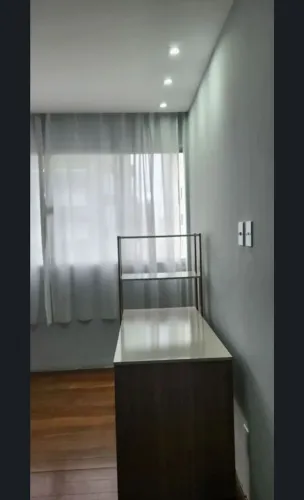 Escrivaninha com estante