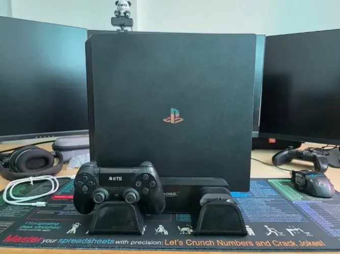 PS4 Pro Desbloqueado + 1 controle + 3 Jogos Físicos + Base de resfriamento e Carregament