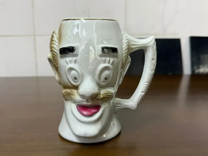 Antiga caneca em porcelana. XI Festa da Cerveja, clube Regatas Tietê 1973.