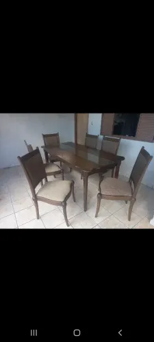Mesa Trevisan de madeira nobre