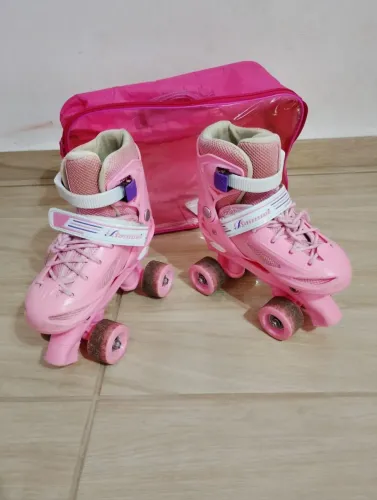 Patins rosa quatro rodas