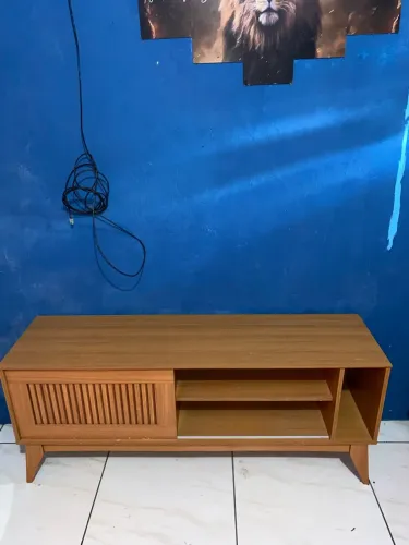 Rack amadeirado com porta de correr