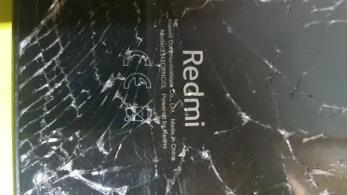 Vende-se um celular apenas retirada de peças problema foi o módulo