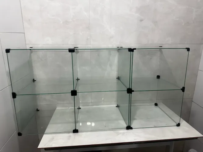 Vitrine de vidro. Ideal para bolo 