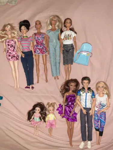 Barbies diversas- ler descrição com os preços 