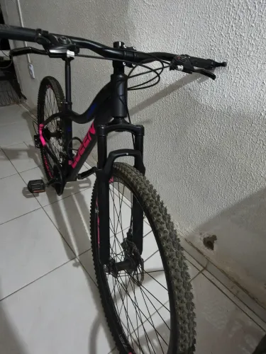 Bicicleta Queen CRONW PRETO ROSA TAMANHO 15