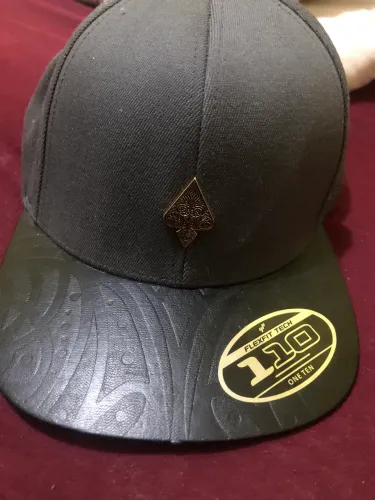Vende se um boné MCD