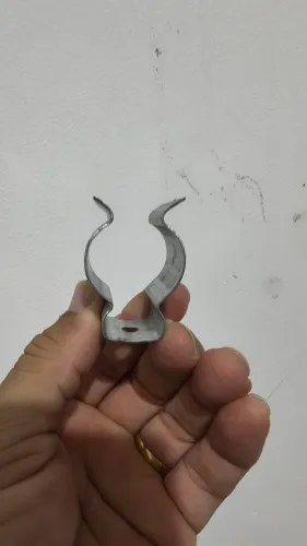 Abraçadeira de metal