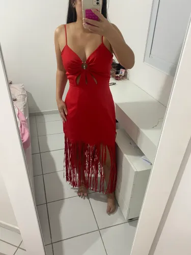 Vestido com franjas vermelho