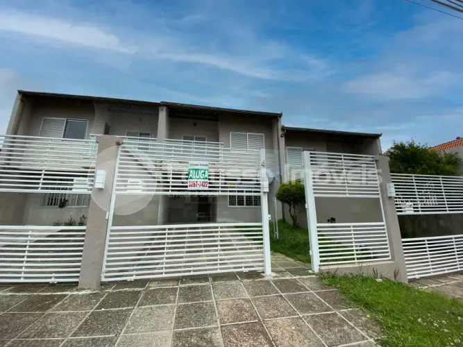 Sobrado para aluguel possui 110 metros quadrados com 3 quartos em Capão da Imbuia - Curiti