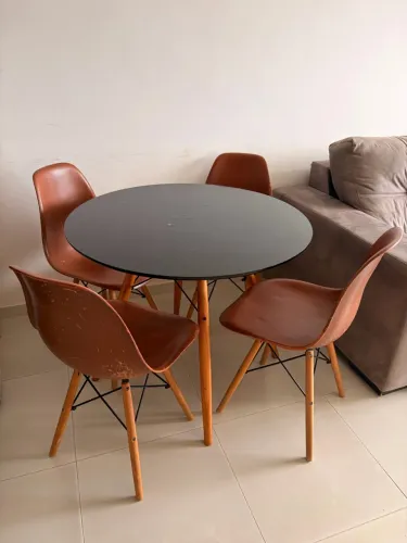 Mesa 90cm com 4 cadeiras