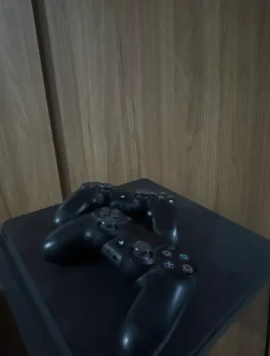 Playstation 4 + 2 controles